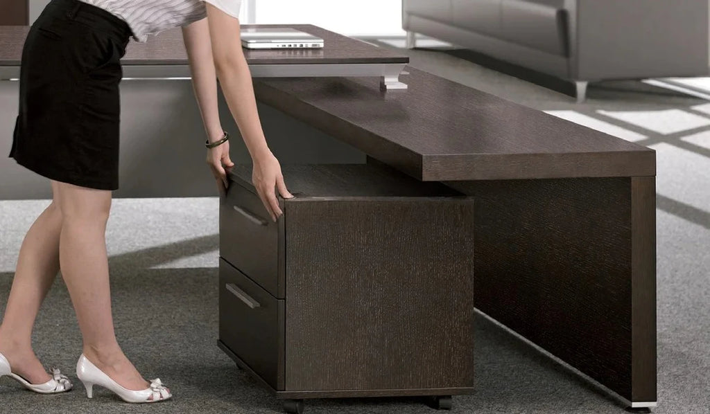 Director L-Shape Table Luxury Modern Office Desk Made in Plywood with Aluminum Frame & Integrated Wire Manager and Pedestal
